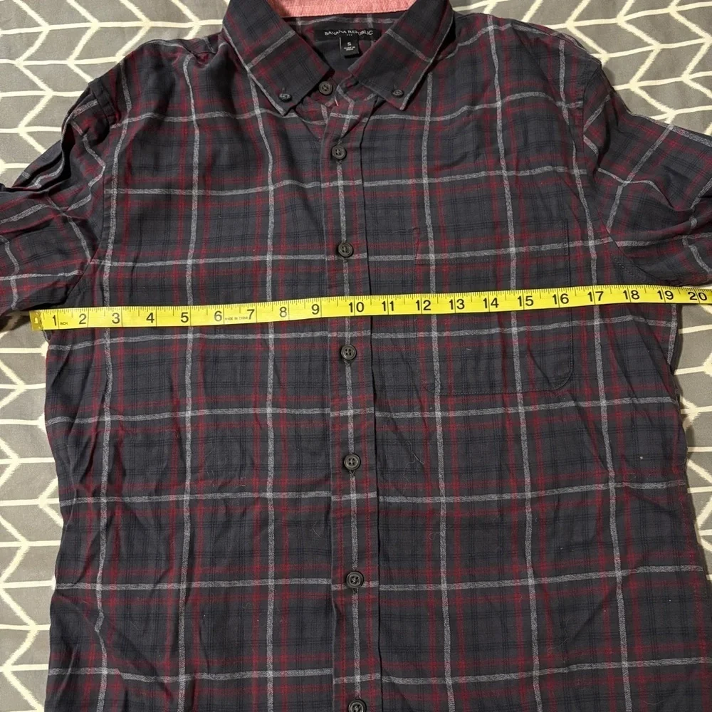 Banana Republic Men’s Button Down Untucked Fit Plaid Shirt Size Small Gray Red
